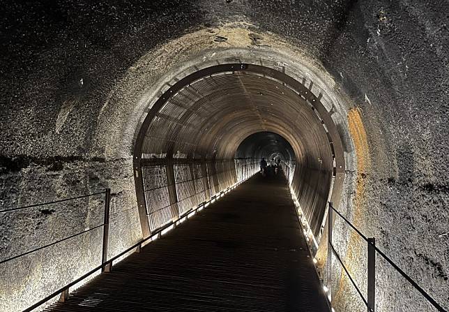舊三貂嶺隧道改造成自行車道七月三日起試營運。（新北市工務局提供）