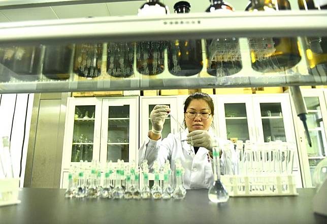 A technician tests artemisinin at a pharmaceutical company in Rong'an County, south China's Guangxi Zhuang Autonomous Region, Aug. 27, 2024. (Xinhua/Huang Xiaobang)