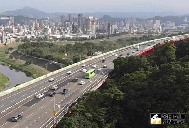 國道　車潮　高速公路　配圖