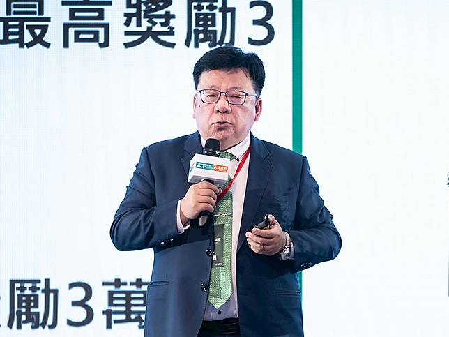用公務車載愛犬美容挨轟，李俊俋請辭監察院秘書長獲准。（圖：李俊俋臉書）