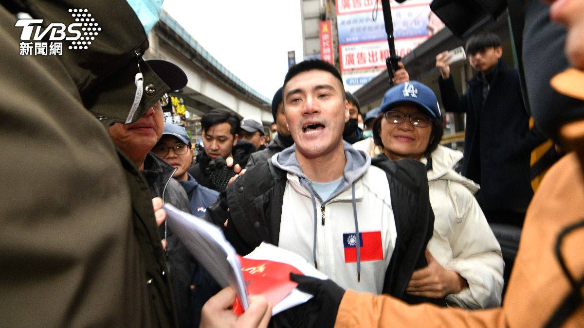 街頭宣講罷免李彥秀　藍青年衝現場嗆吳欣岱、八炯 | TVBS | LINE TODAY