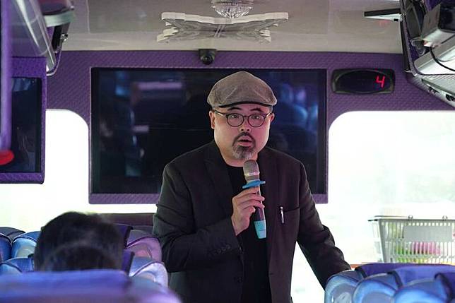 賴冠翟在宜蘭詐欺交保消聲匿跡後，潛伏於恆春半島，化名「沈文」大搞校園慈善。(家長提供)