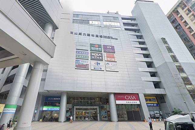 捷運中和站旁地標「南山威力購物廣場」內部空蕩冷清、櫃位大量空置。（翻攝Google Maps）