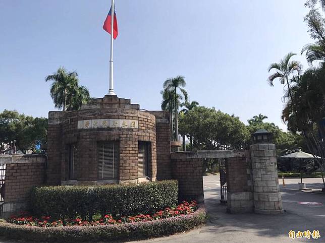 台大修正「國立台灣大學研究所博士暨碩士學位考試規則」，規定所有碩博士生都必須提出「學位論文學術倫理暨原創性聲明書」，論文相似度比例符合系所所訂出之標準者才能畢業。 (記者楊綿傑攝)