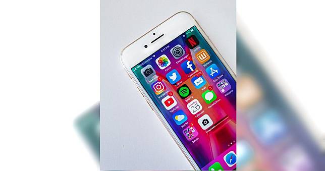 換iPhone 11？　延長手機壽命「別帶著手機殼充電」