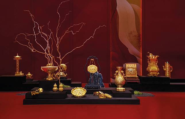 Exquisite gold ornaments inspired by antiques housed at The Palace Museum in Beijing (Photo: courtesy of Chow Tai Fook)