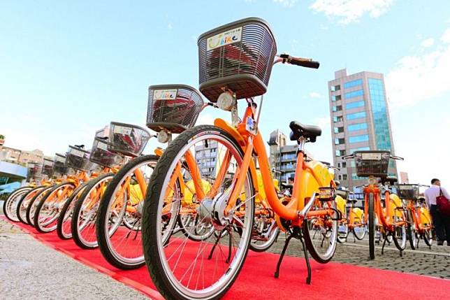 節能減碳的U-bike自啟用以來帶給市民很大的便利，可是在地狹人稠的台北市屢見人車爭道的驚險畫面。(資料照，翻攝桃園市政府)