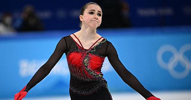 俄羅斯花式滑冰年輕女將卡米拉．瓦利耶娃(Kamila Valieva)遭瑞士體育仲裁法院裁定禁賽 4 年， 2022 年北京冬奧的成績也遭到取消。 圖：翻攝自 Ubid Hahi X帳號