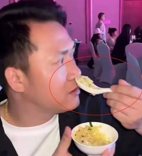 แม่เจ้าบ่าวฟิตจัด โชว์ท่ายากกลางงานแต่ง ชาวเน็ตวิจารณ์ยับขาดกาลเทศะ