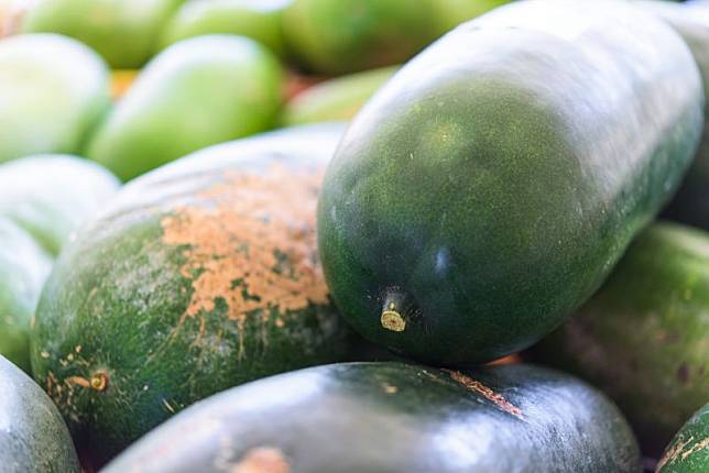 ▲不少人都曾在市場看過一大顆綠綠的「冬瓜」，但其實它的產季是在夏天。（圖／翻攝PhotoAC）