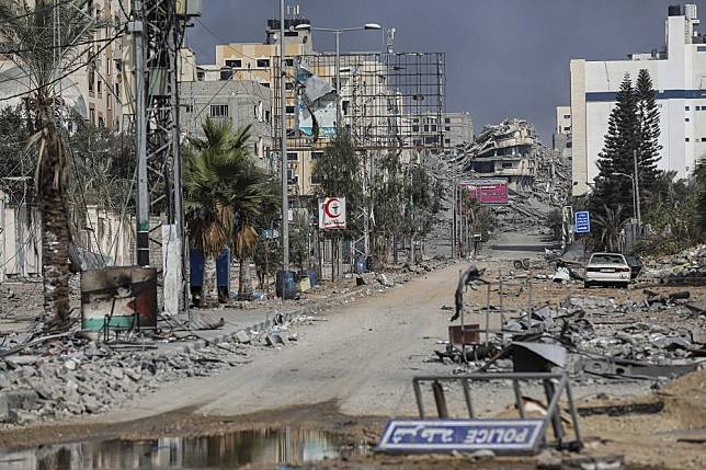 加薩在連日轟炸下已成廢墟。（美聯社）