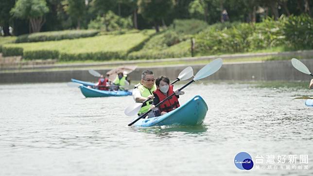 台中市趣味龍舟拔河暨親子獨木舟趣味競賽親子體驗於葫蘆墩公園水域歡樂登場。