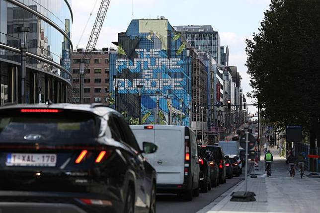 Vehicles wait for traffic light near EU headquarters in Brussels, Belgium, Oct. 4, 2024.(Xinhua/Zhao Dingzhe)