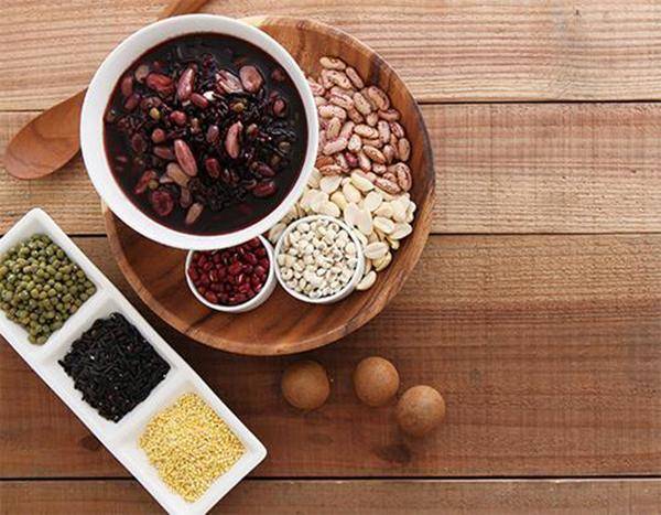 豆類與五榖雜糧富含許多抗氧化、抗發炎的微量礦物質。(圖片來源《我的安心餐桌》)