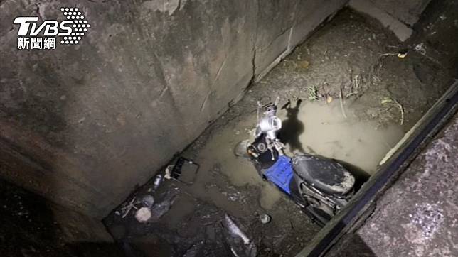 台東女摔3米深水溝亡。（圖／TVBS）