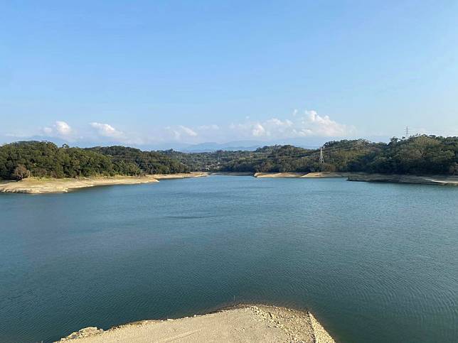 苗栗永和山水庫蓄水率已跌到五成八，真的要節水了。（圖：民眾提供）