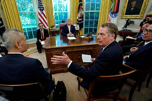 China’s Vice-Premier Liu He (left) and Trade Representative Robert Lighthizer (centre) talk at the White House as Treasury Secretary Steven Mnuchin (right) and President Donald Trump look on. Photo: Reuters