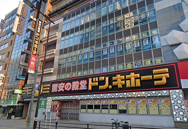 唐吉訶德獨門陳列方式讓顧客宛如挖寶「越買越多」。圖／翻攝自Google街景地圖