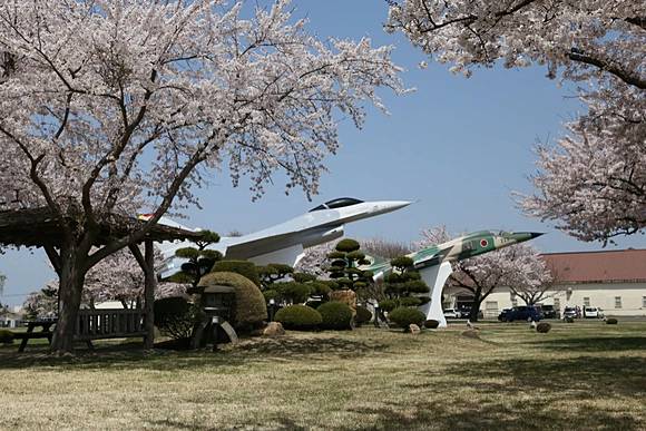 中國疑在甘肅模擬駐日美軍沖繩和青森基地演練無人機攻擊空中預警機| 上