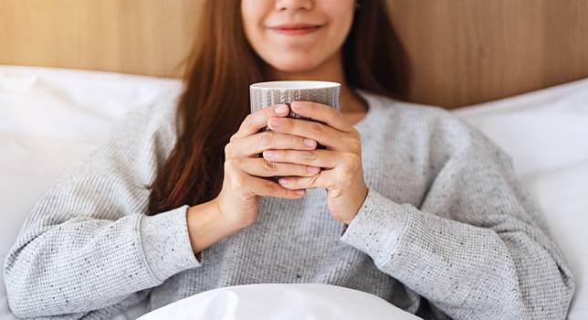 ▲睡前突然想喝點什麼時，就選可助眠又兼具瘦身的飲品。（圖片：shutterstock）