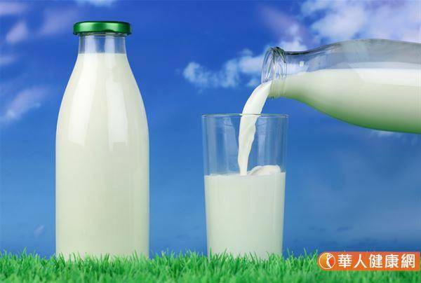 酪蛋白敏感？喝牛奶拉肚子不一定是乳糖不耐？營養師這樣說