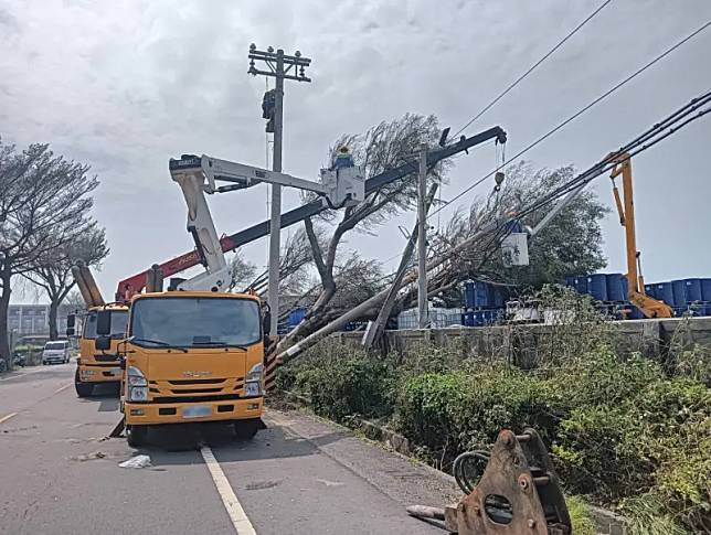 本次山陀兒颱風帶來的17級強風，導致南部地區災情嚴重，除了大量樹木倒塌壓斷電