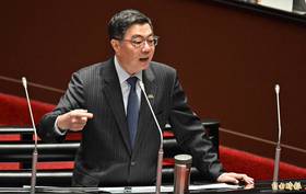 卓榮泰在備詢時直言，中選會委員提名當初是依朝野協商互信基礎推動，卻未獲在野黨依約支持，痛批這是「精心計算的一場騙局」。(記者劉信德攝)