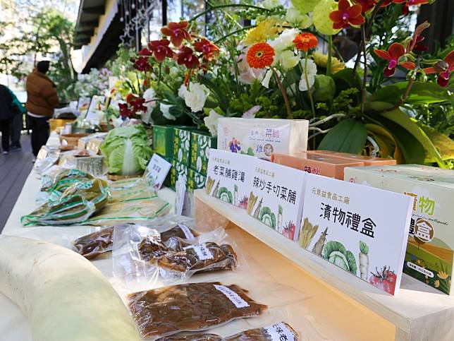 嘉大利用加工技術開發7項常溫保存、開封即食的加工醃漬蔬菜。（圖：嘉大提供）