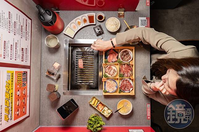 「發肉Me個人燒肉專門店」讓客人從點菜、用餐到結帳，都不需要與人互動，完全沉浸在自己的燒烤小宇宙。