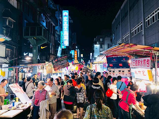 人山人海的基隆夜市一景
