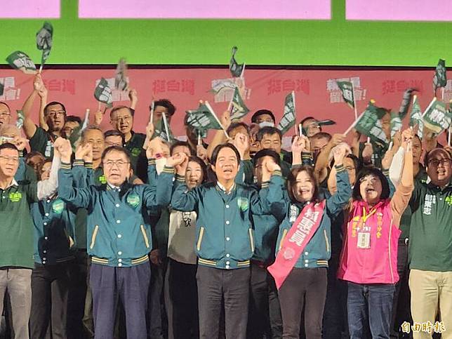 總統候選人賴清德呼籲，讓美德贏台灣，台灣贏得美，台南溪北地區有第一名的立委賴惠員，未來台南一定可以成為台灣的第一名城市。(記者王涵平攝)