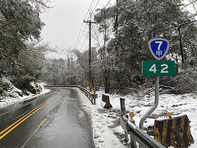 寒流來襲路面積雪 台7甲線南山至勝光路段今(27)日20時實施預警性封閉