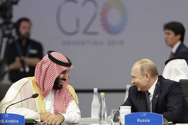 Saudi Arabia’s Crown Prince Mohammed bin Salman and Russia’s President Vladimir Putin at the G20 summit in 2018. Photo: AP