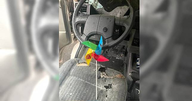 鳳小岳遇火燒車！曝「車內慘況」座位全焦黑　無奈：車傷爛了