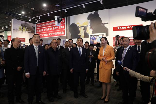 前總統馬英九參訪武漢市檔案館期間，稱讚武漢對防疫的貢獻，再度引發爭議。 圖：馬英九基金會/提供