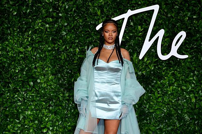 Rihanna stunned at the 2019 Fashion Awards, hosted at London’s Royal Albert Hall on December 2. How can you get the same look? Photo: PA/DPA