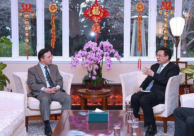 President of Xinhua News Agency Fu Hua &reg; met with the University of Hong Kong President Zhang Xiang (L) in the Hong Kong Special Administrative Region on Feb. 19, 2025. (Xinhua/Chen Duo)