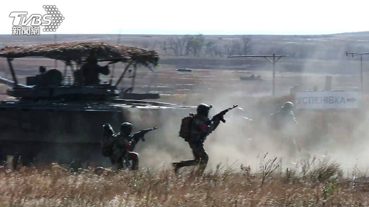 俄調上萬兵力強攻「紅軍村」 烏軍襲擊黑海俄國油輪| TVBS | LINE TODAY