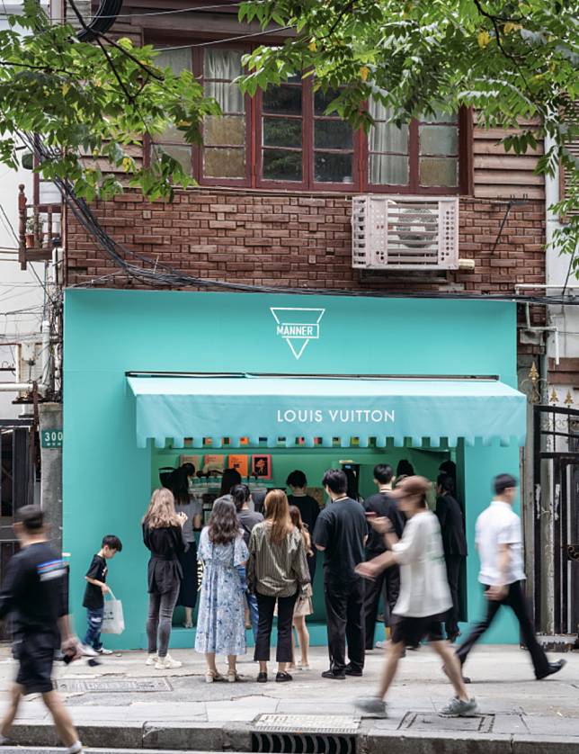 近日Louis Vuitton在上海開了一間「限時書店」。
