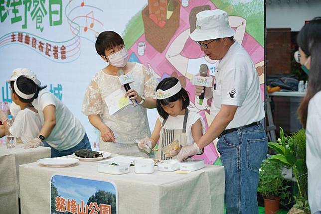 台中市民野餐日，五月七日在中央公園規劃飛行野餐區等四場地舉行。（記者徐義雄攝）