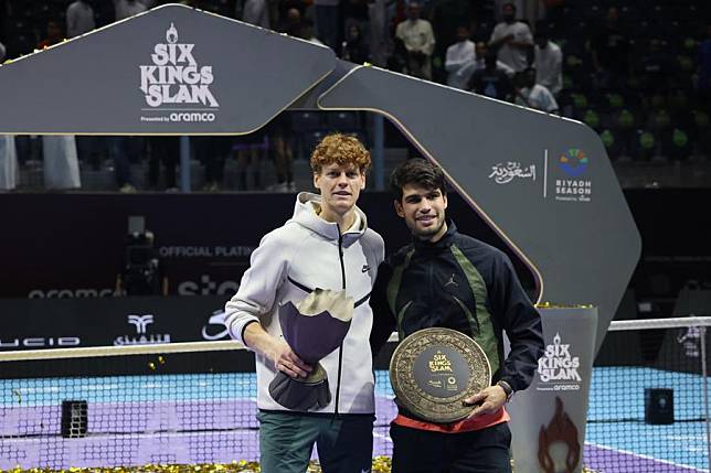 Jannik Sinner (L) and Carlos Alcaraz pose for photos after the final of the 6 Kings Slam exhibition tennis tournament in Riyadh, Saudi Arabia, Oct. 20, 2024. (Xinhua/Luo Chen)