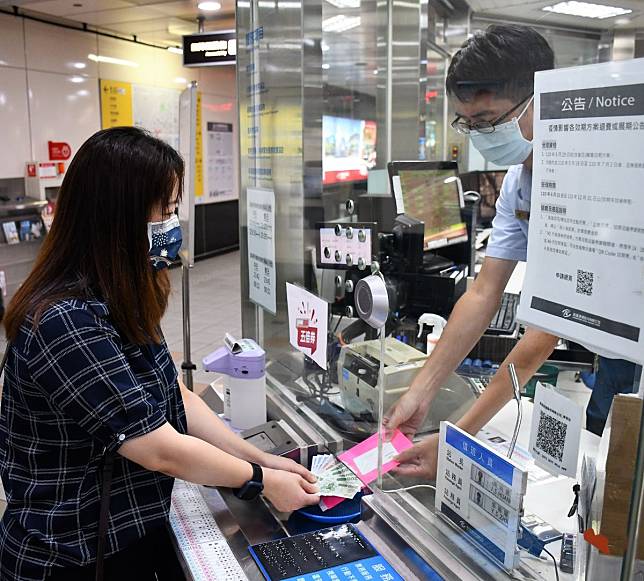 ▲高雄捷運公司推出180天無限搭乘捷運卡。(圖／記者黃守作攝，2021.10.06)