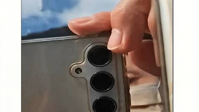 女警鄭詠心遇上憾事，鄭家前天提供撞擊瞬間影片，疑來自肇事者戴姓女大生的行車紀錄器，引起警方內部高度緊張，透過手部特徵調查影片中翻攝行車紀錄器者。(民眾提供)