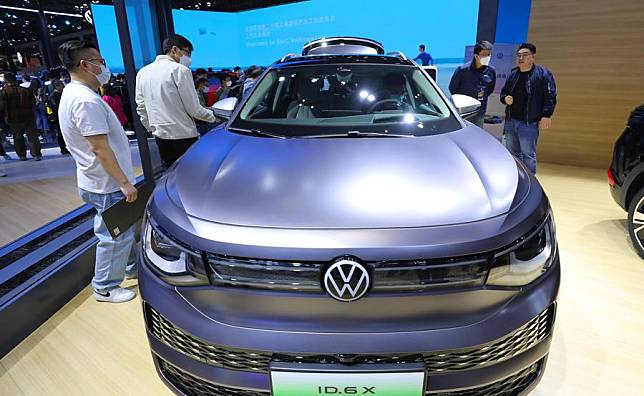 A SAIC Volkswagen ID.6 X is displayed at the 20th Shanghai International Automobile Industry Exhibition in east China's Shanghai, April 24, 2023. (Xinhua/Fang Zhe)