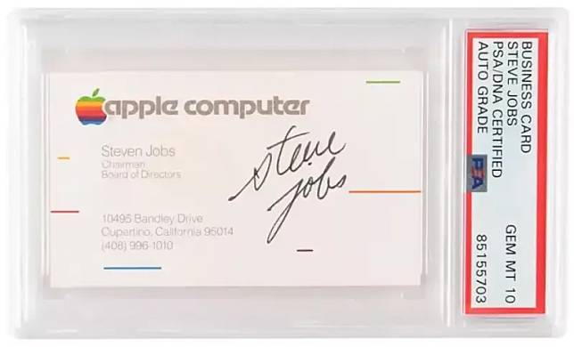 ▲一張在1983年製造，有著蘋果創辦人賈伯斯親筆簽名的名片成交價創下歷史紀錄。（圖／翻攝自網路）