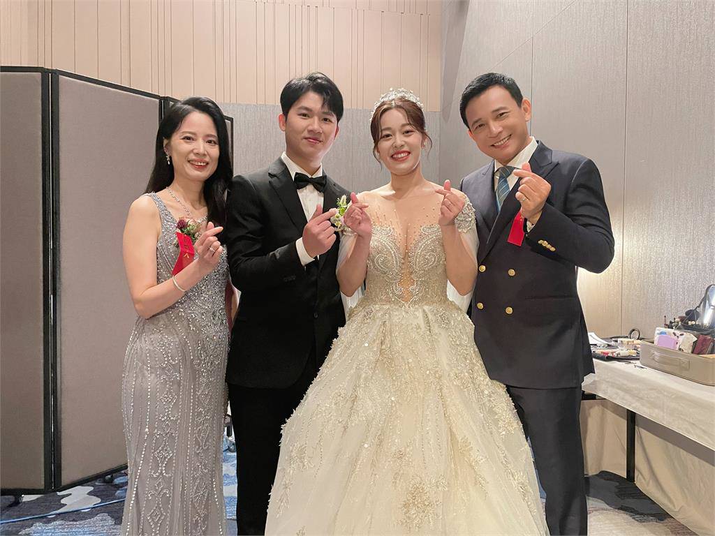 胡鴻達嫁女兒！《黃金歲月》大咖演員幾乎全到齊| 民視新聞網| LINE TODAY