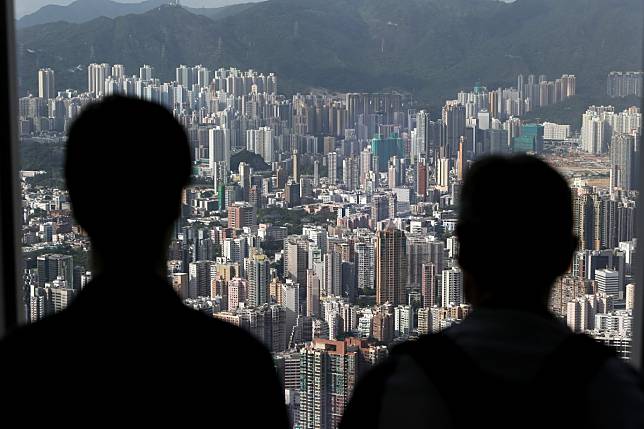 Colliers said in its outlook for Hong Kong’s property market on Tuesday that it expects luxury home prices to decline by up to 10 per cent compared to a sight 0.4 per cent gain a year ago. Photo: Winson Wong