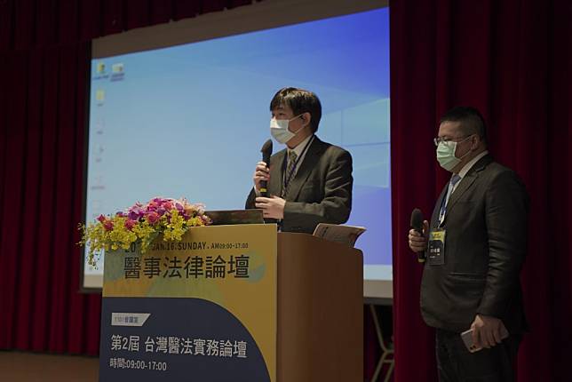 台灣醫事法律學會張朝凱醫師及胡峰賓律師共同擔任本會大會主持人。