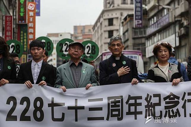 對於228事件的歷史還原眾說紛紜，筆者探討228相關文獻並分辨文獻真偽。圖為「228‧0拒絕遺忘堅持反抗—228七十三周年紀念行動」。（資料照，簡必丞攝）