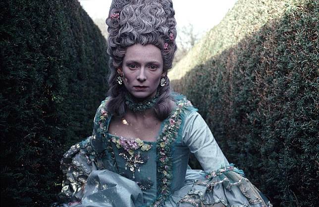 蒂妲絲雲頓主演的《美麗佳人歐蘭朵》改編自英國文學家維吉尼亞吳爾芙的女性主義經典名作。（台灣電影文化協會提供）